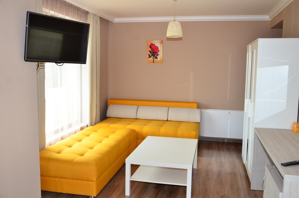 Guesthouse Green Fields การ์เมน ภายนอก รูปภาพ